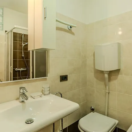 Apartment Claudia By Interhome Malcesine